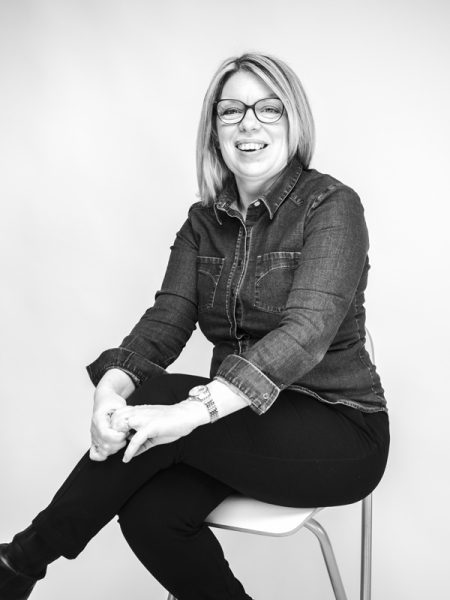 Portrait d’Élodie Vallois, spécialiste locale en financement immobilier pour investisseurs sur la côte Atlantique